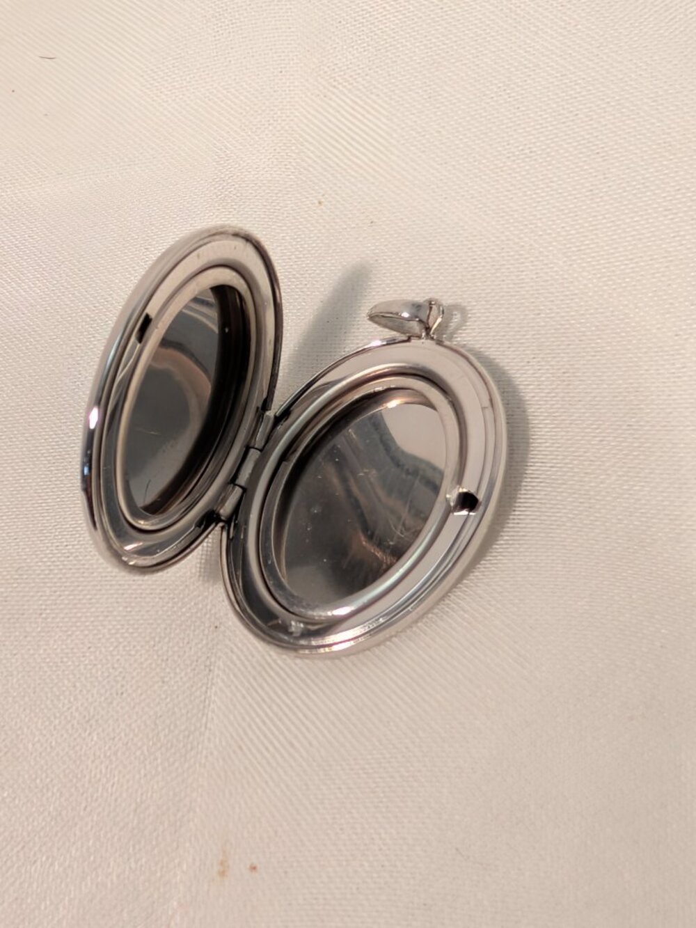 Vintage STERLING Silver Oval Photo Locket Floral Pendant Vintage Jewelry